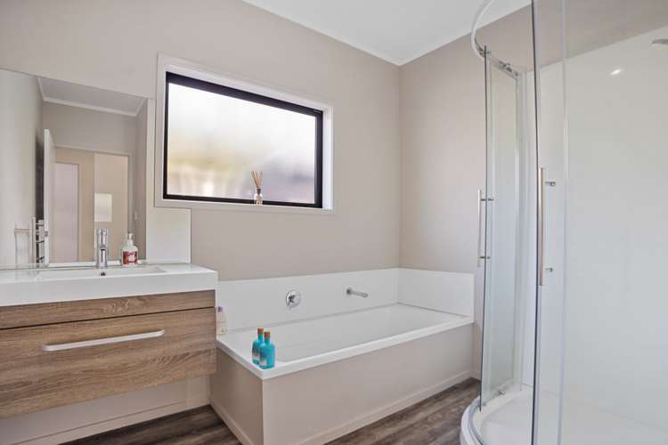 72 Lund Road Aongatete_10