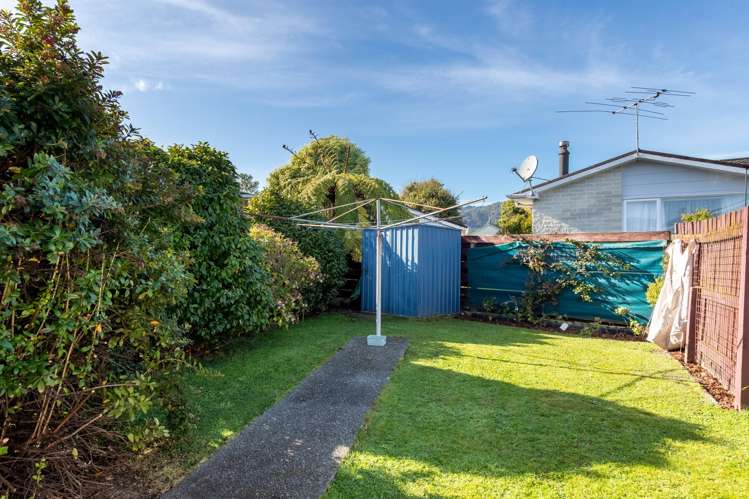 11b Waddington Drive Naenae_14