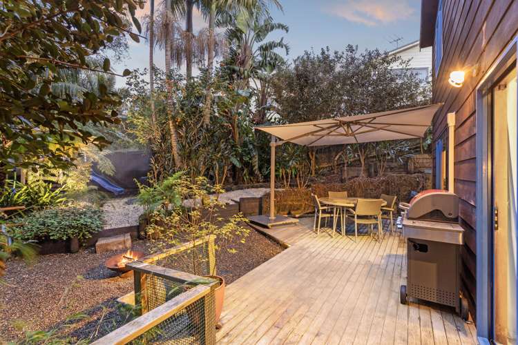 2/15 Emirau Place Glenfield_17