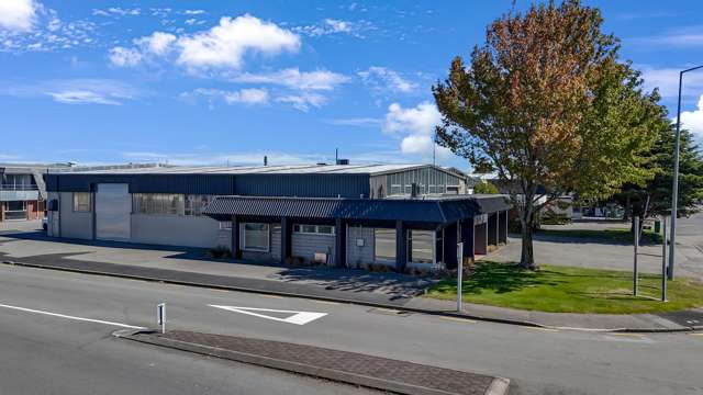 Great profile industrial space with dual access