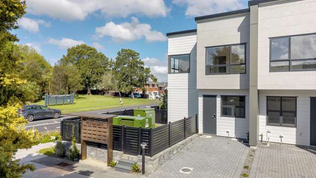 Brand New Designer Homes - 85 Cascades Road