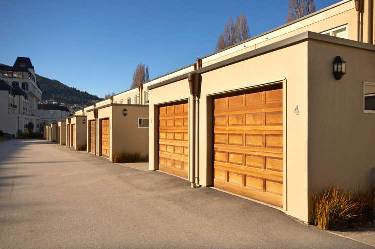 10/70 Lake Esplanade Queenstown_17