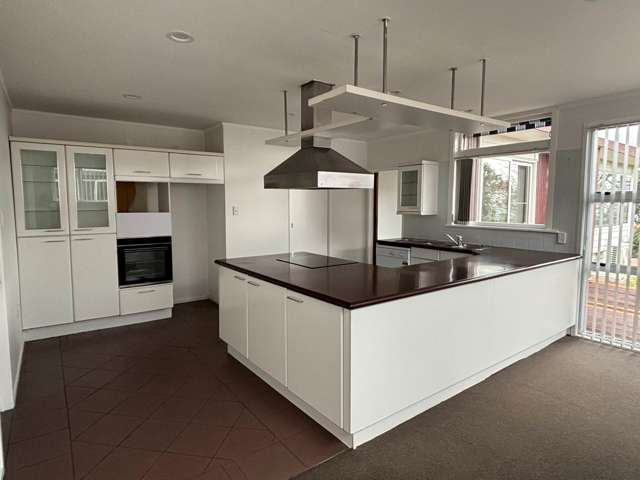 27 Ealing Crescent Beachlands_3