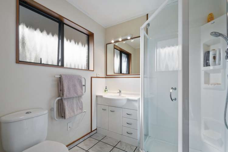 92 Amberley Avenue Highbury_12