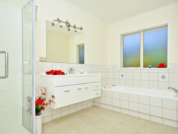 96 Farnborough Drive Grandview Heights_11