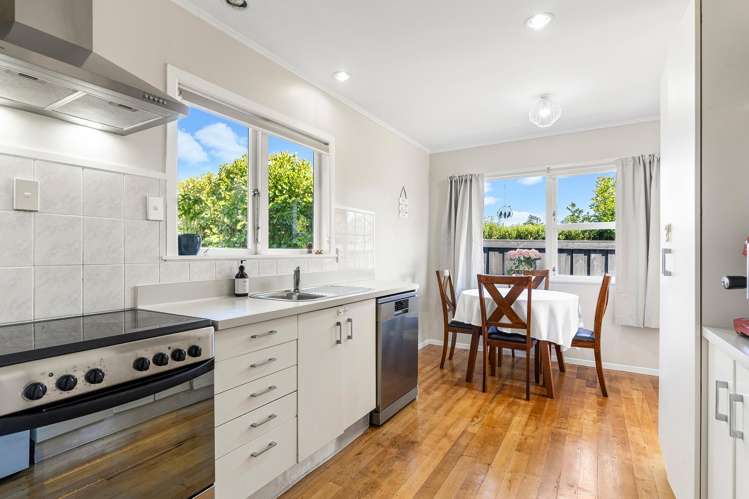 94 Tirimoana Road Te Atatu South_10