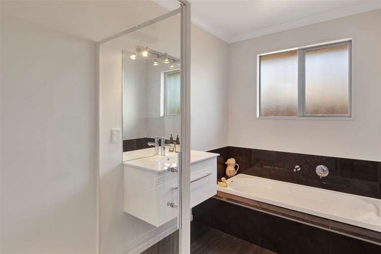 8 Simms Lane West Melton_13