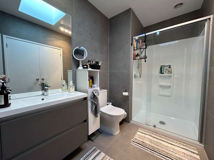 8/2 Pohatu Lane Saint Johns_5