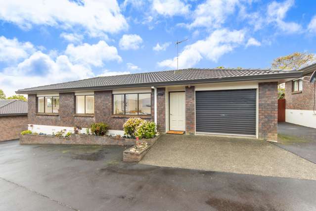 2/111 Sturges Road Henderson_1