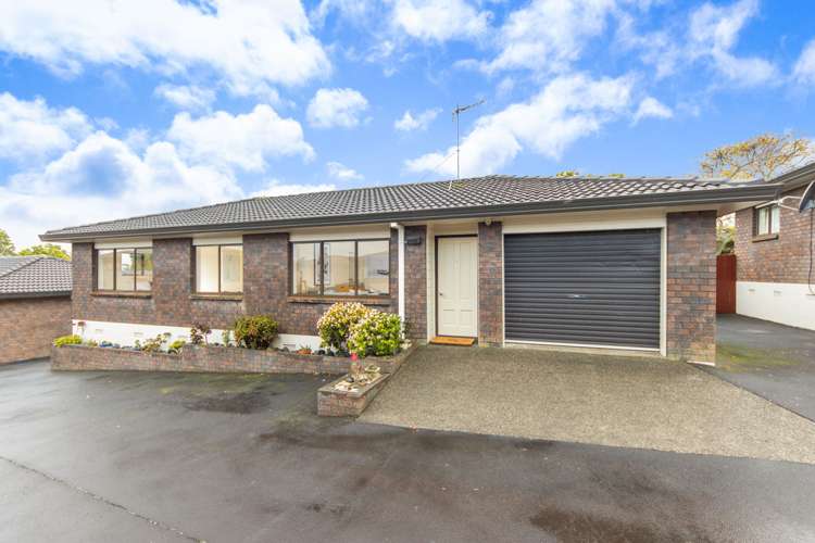 2/111 Sturges Road Henderson_1