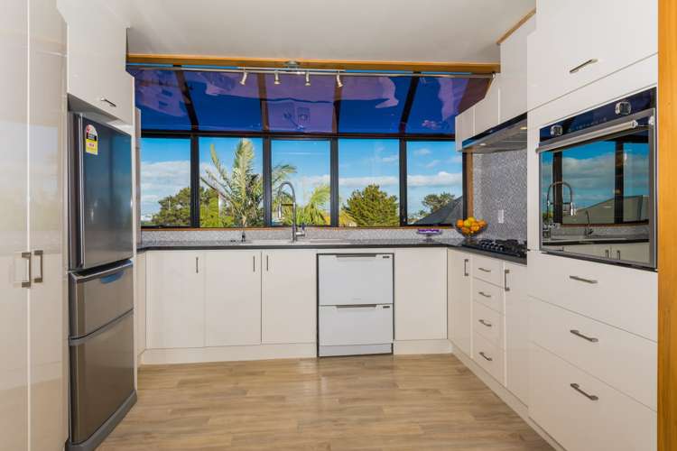 2/21 Seaview Avenue Northcote_12