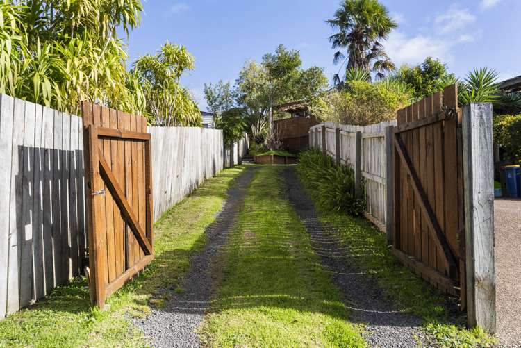 6 Lowell Place Massey_25