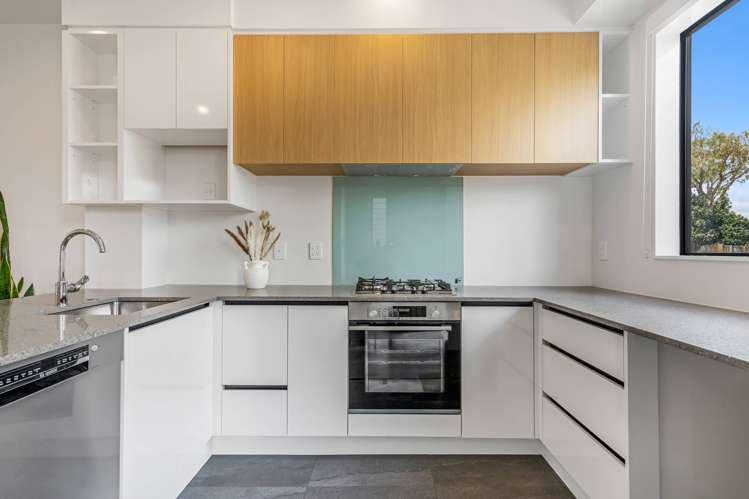 43c Fitzherbert Avenue West Harbour_13