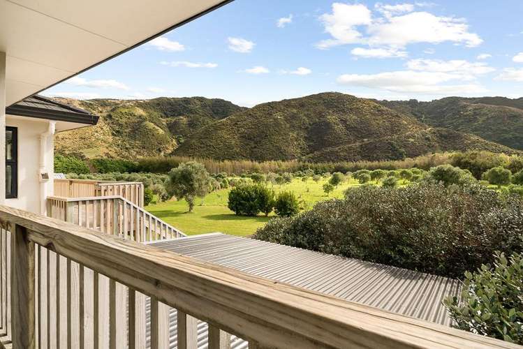 1276 Coast Road Wainuiomata_23