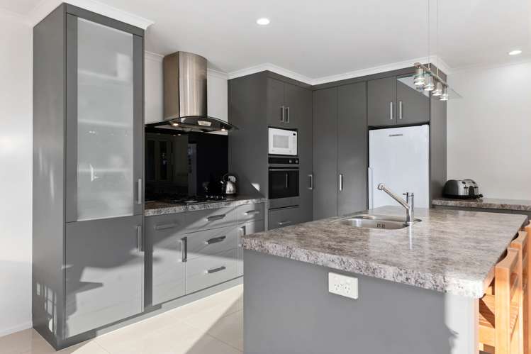 96 Basley Road Owhata_4