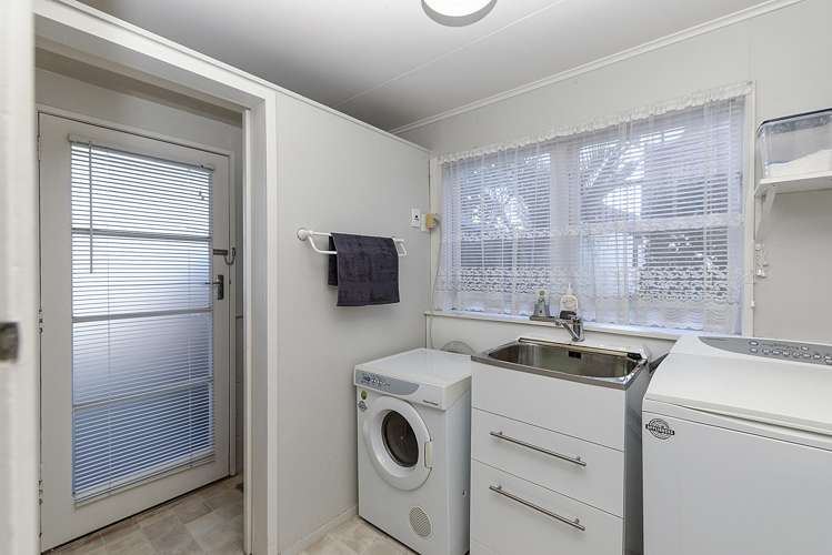 6 Fowey Avenue Te Atatu South_16