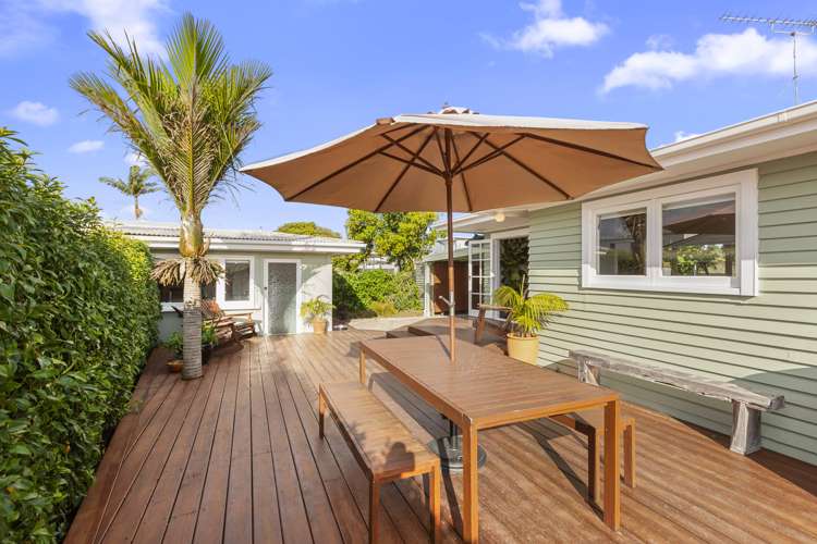 21 Lorenzen Bay Road Raglan_13