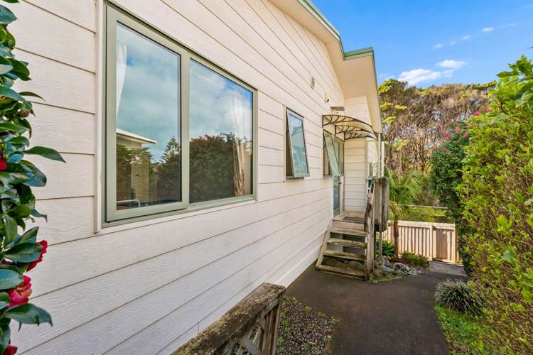 30 Shadon Place Stanmore Bay_13