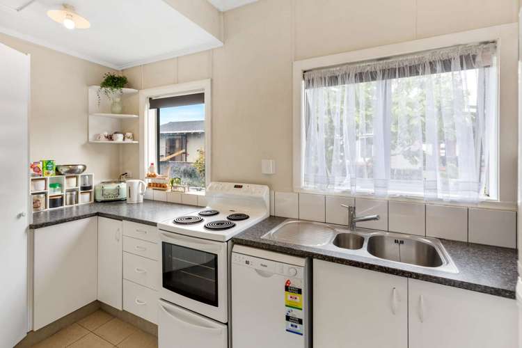 14 Moore Avenue Tawhero_7