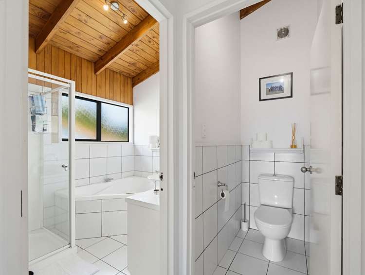 57 John Dee Crescent Red Beach_19