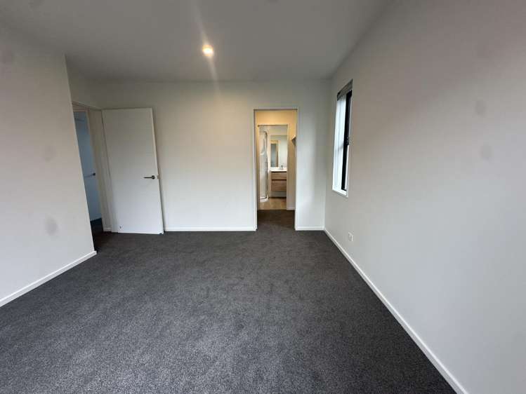 16 Accadia Drive 11103_9