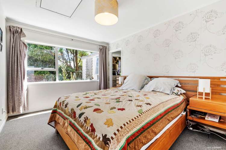 2/1 Hiwihau Place Glenfield_10