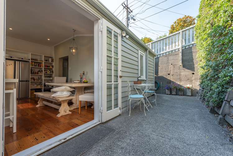 18 Carrington Street Mount Cook_11