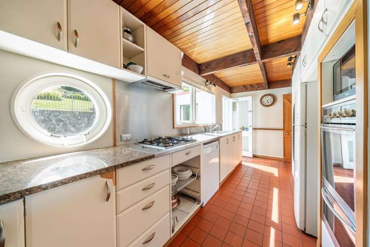 7 Coach Lane Belmont_17