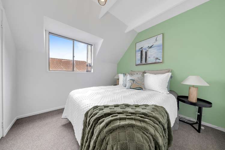 2/31 Challen Close Conifer Grove_11