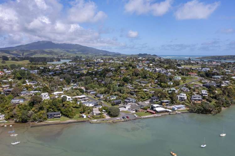 69 Lorenzen Bay Road Raglan_22