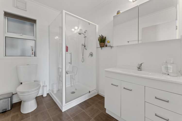 4 Montague Grove Stratford_12