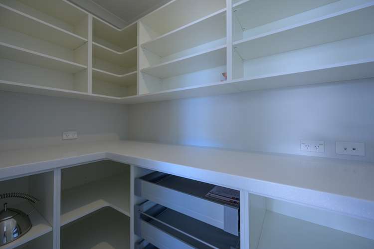 55 Fairose Drive Richmond_9