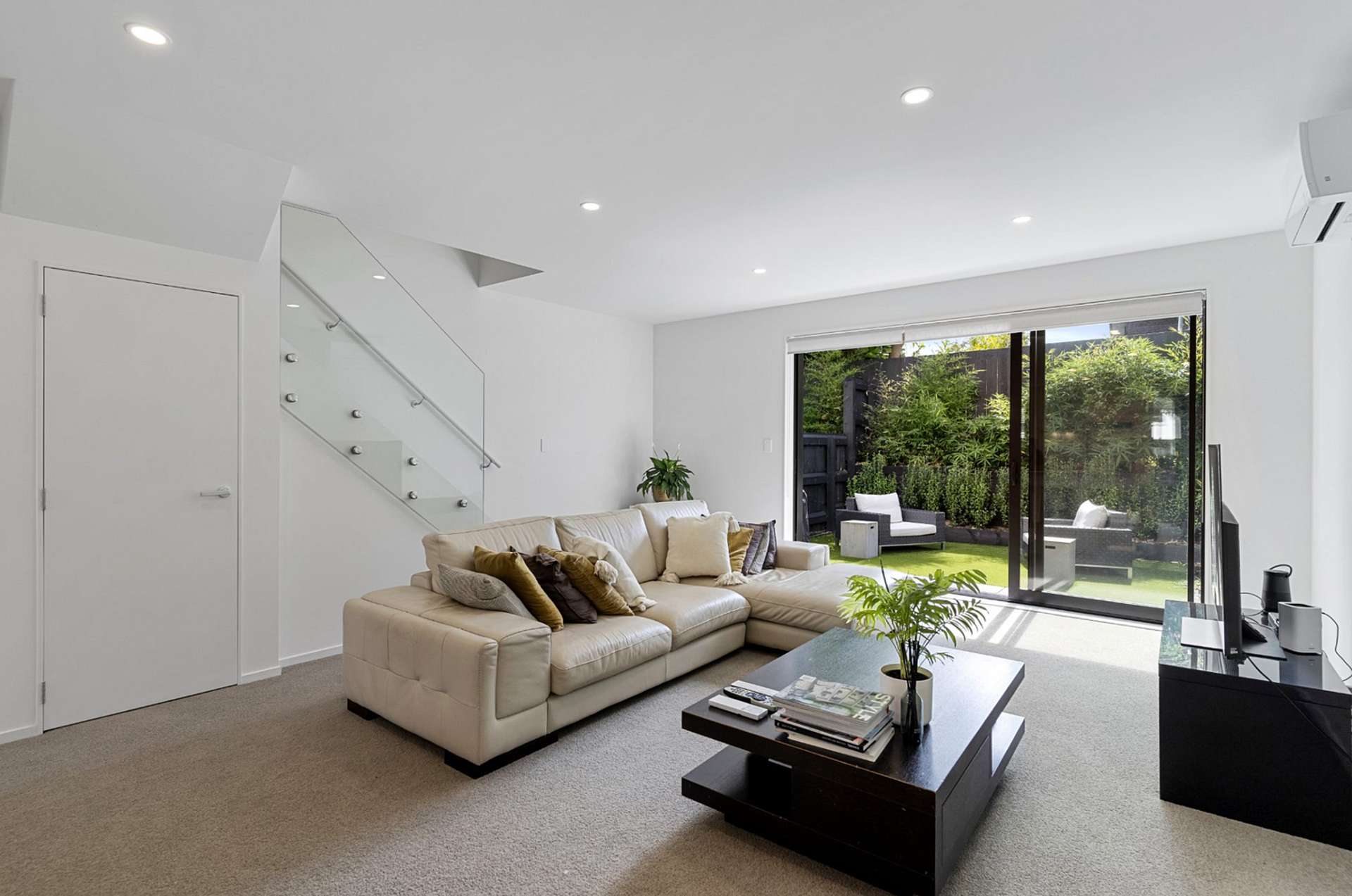 25/82 East Coast Road Milford North Shore City Houses for Rent One Roof