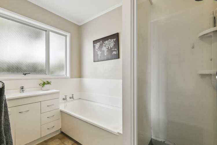 22 Waiwera Crescent Maupuia_14