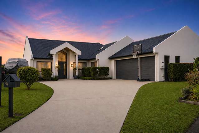 Prime Rototuna Location with Triple Garage!