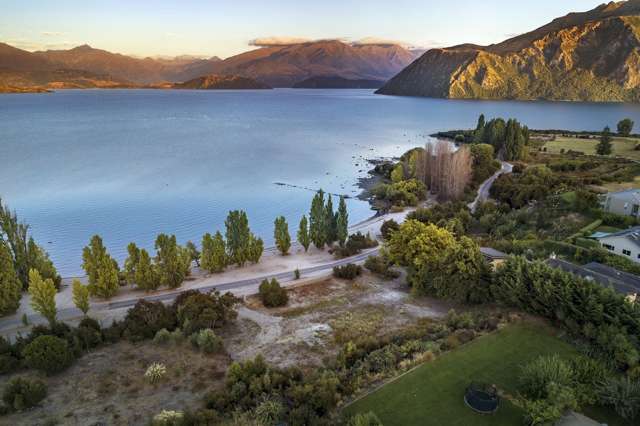 Dream Home in Progress: Lakefront Luxury at Wanaka's Premier Address