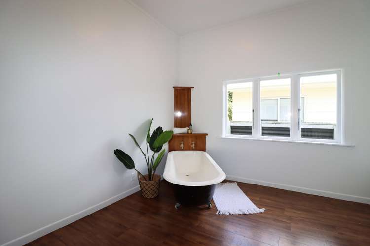 276 High Street South Carterton_6