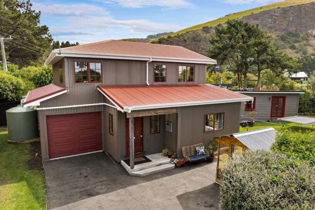 Laid-Back Coastal Living in Aramoana