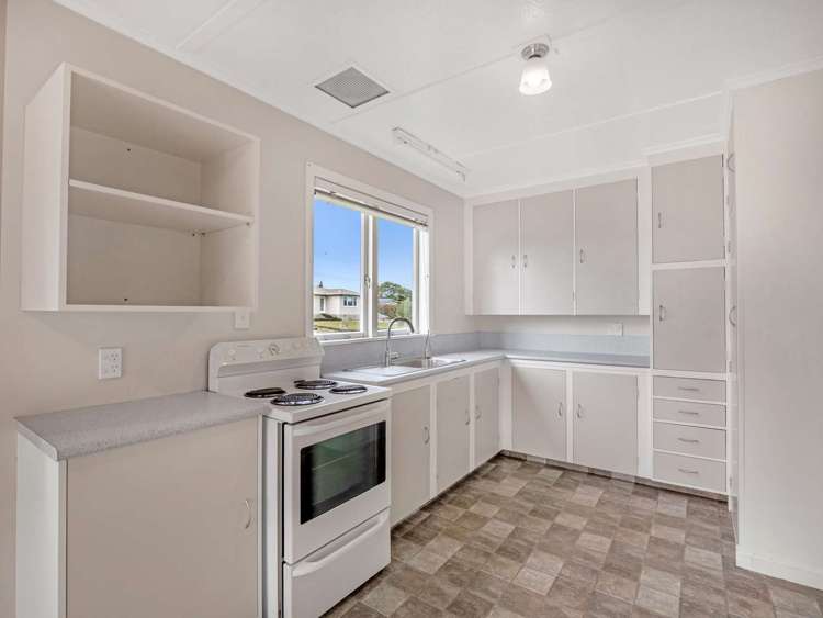 10 Burns Street Tawhero_11