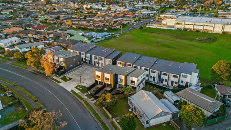 18/17 Barneys Farm Road Clendon Park_15