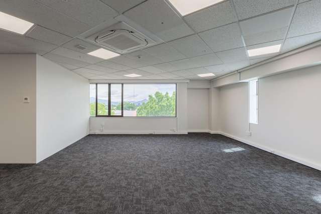 Bright, Central, Scenic: Your Dream Office Awaits