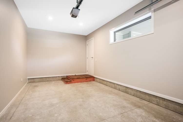 2/7 Grays Road Plimmerton_23