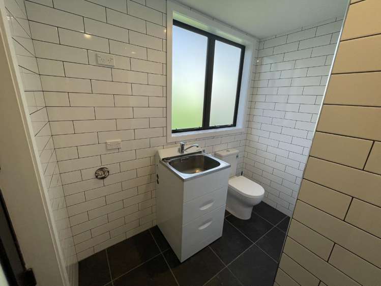 23 List Street 10859_16