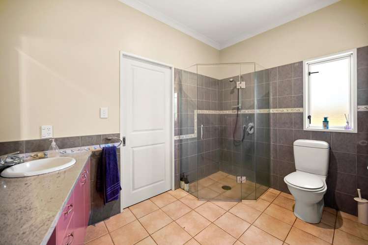 270 Holmwood Drive Ngahinapouri_24