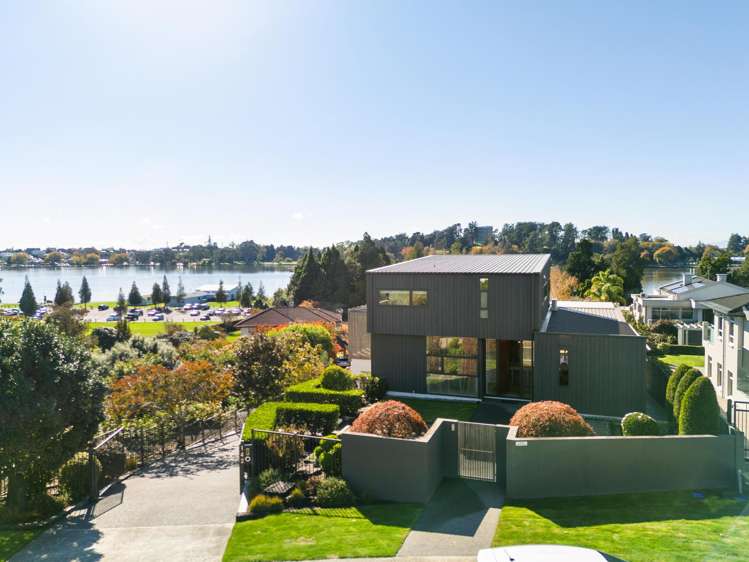 142 Lake Crescent_0