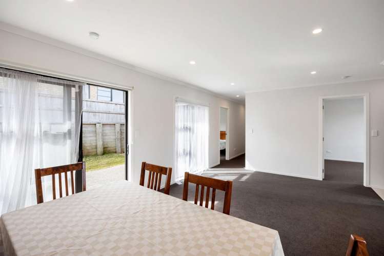 68 Sylvester Crescent 2743_7