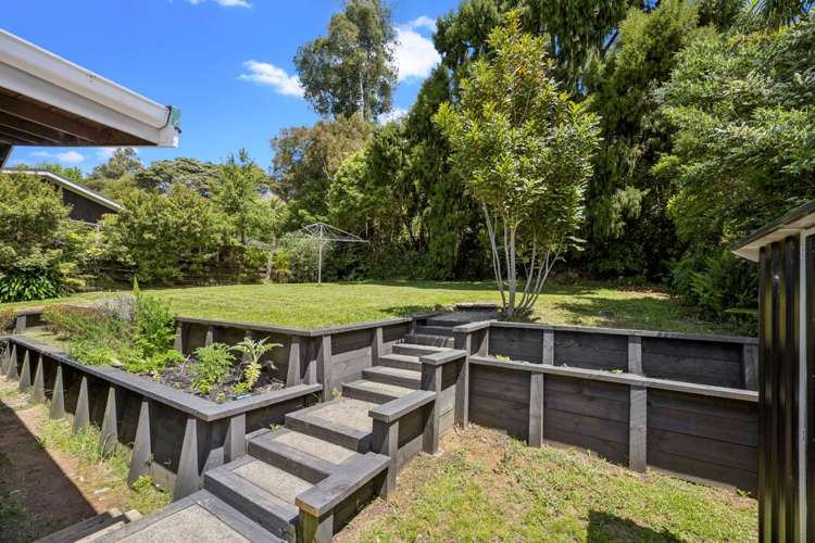 12 Raroa Terrace Waiatarua_24