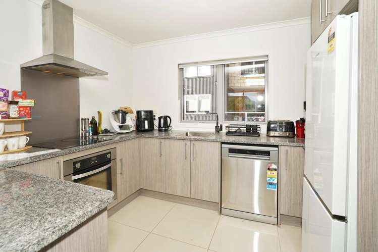 2/9 Vialou Street Hamilton Central_6
