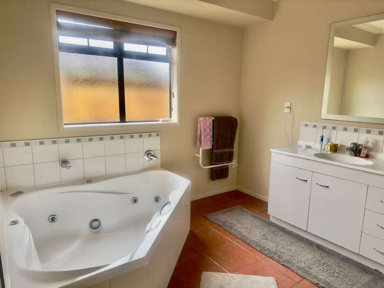 16 Hawkridge Rise Huntington_10