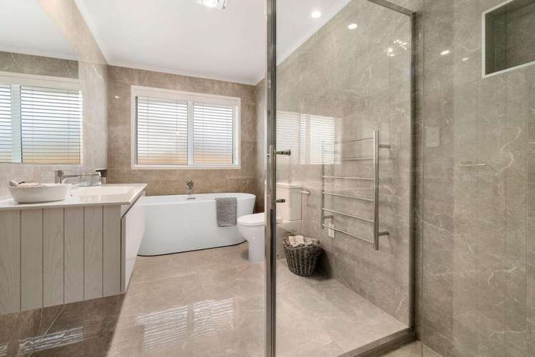 9 Munford Lane Riverhead_13